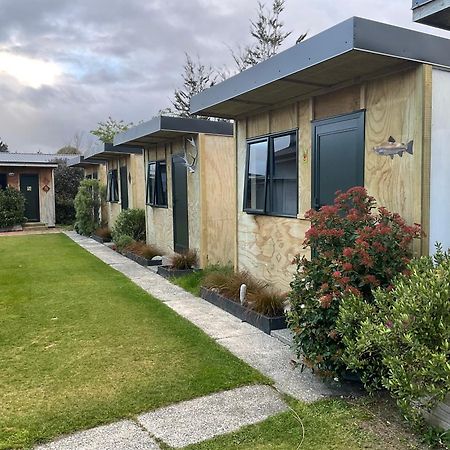 Mountains Edge Cabins Monowai Exterior foto