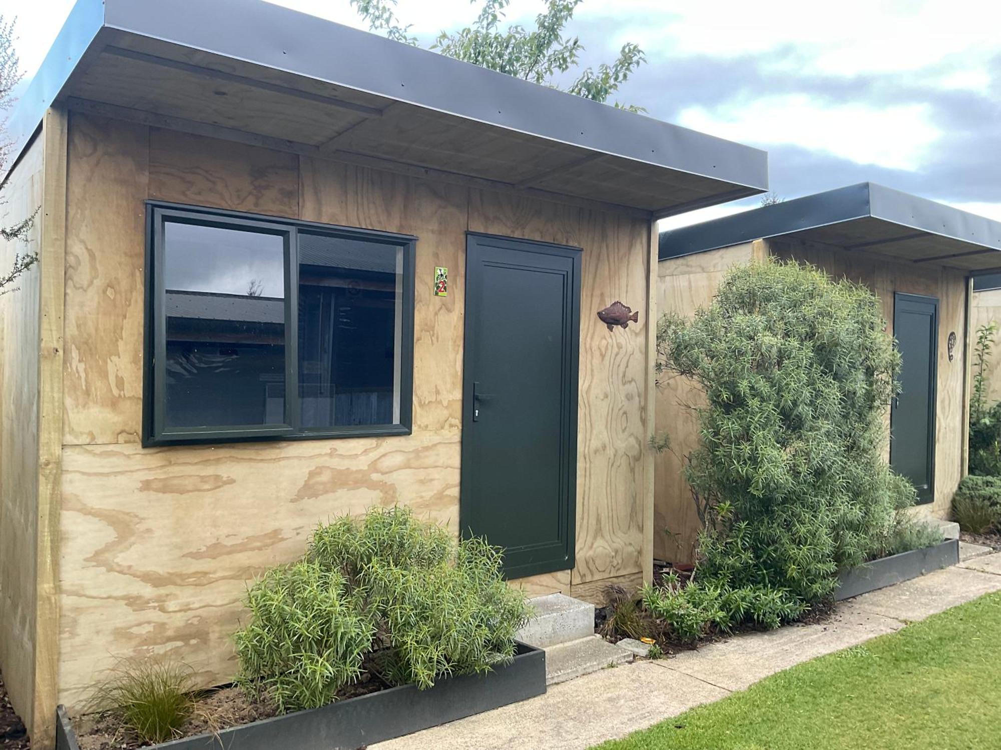 Mountains Edge Cabins Monowai Exterior foto
