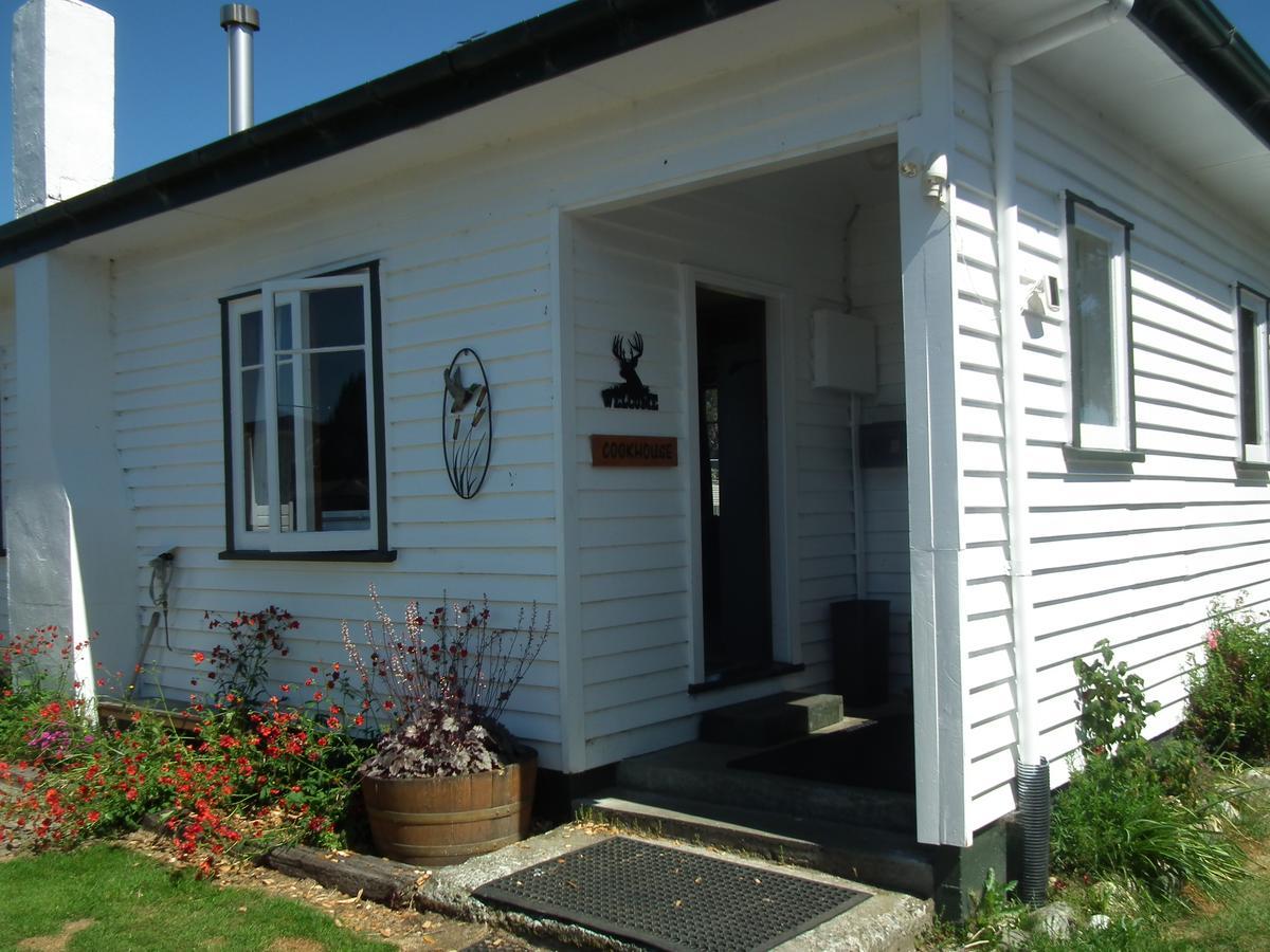 Mountains Edge Cabins Monowai Exterior foto