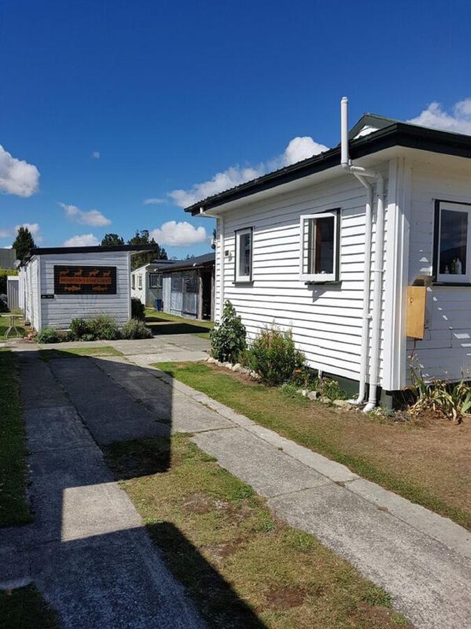 Mountains Edge Cabins Monowai Exterior foto